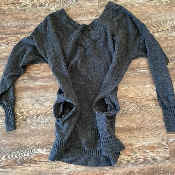 Victoria’s secret sweater - Picture 2 of 4